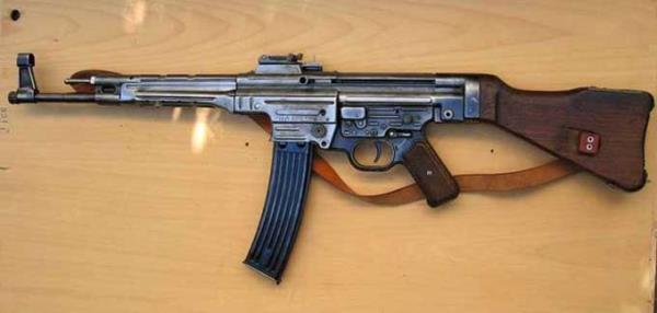 dn ilk prototipin yapm tarihinden alan AK-47 souk sava dneminde Sovyetler Birlii'nin en byk kozlarndan biri olmutur.