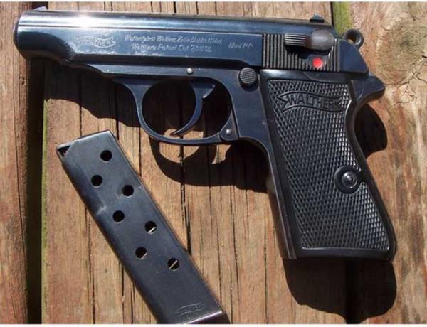 30 Nisan 1945 Bir diktatrn intiharna ahitlik eden silah Walther PPK 7.65 mm