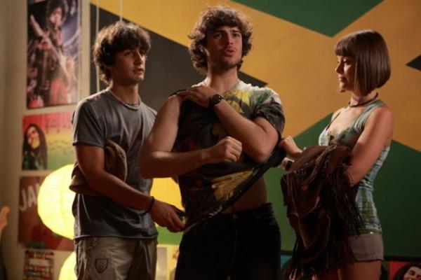 niversite rencisi olan olu Marco'nun ise tam tersi karakteri canlandrd filmde, Marco'nun, Stefania isimli gzel bir gen kadna ak olduunda, babas Renato'nun ii devralmas izlenecek.