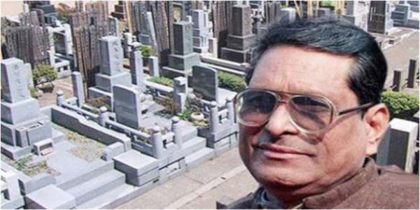 1976 ylnda bankaya kredi ekmek iin bavurduunda resmi olarak l olduunu renen Bihari'nin amcas bir banka memuruna rvet vererek onu l gstermesini sylemi, bunun sonucunda Bihari'nin sahip olduu arazi amcasnn olacakm.<br>    Bihari kendisi gibi ayn durumda olan 100 insan daha kefetmi ve Azamgarh blgesinde ller Birlii'ni kurmu.<br>    Malvarlklarna gz diken insanlar tarafndan ldrlme tehlikesi altnda olan ye says gnmzde 20,000'e ulamakta. 2004 ylna gelindiinde 4 yenin hala hayatta olduunu kantlamay baarmlar.