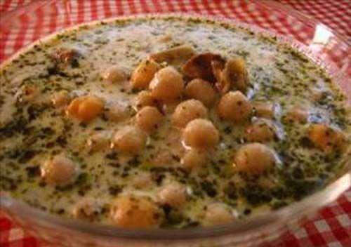 Yuvalama orbas: Besin deeri ve kalorisi yksek bir sebze olan nohut, Yuvalama orbasnn balca beslecisi baklagilindendir. Bol miktarda niasta ve azot iermesinin yannda bitkisel protein ve B vitaminleri ile demir, kalsiyum, fosfat ve fosfor gibi mineraller asndan zengindir. 100 gr. nohut 360 kalori, yaklak 20 gr bitkisel protein, 5 gr. ya ve 61 gr. karbonhidrat ierir.