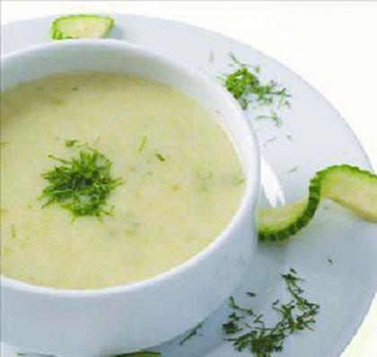 Kremal Kabak orbas: Sar renkte iekler aan srngen bir bitki olan kabak olduka besleyicidir. zellikle B1 ve C vitaminleri ile potasyum ve fosfor mineralleri asndan zengindir. Ayrca, bitkisel protein, niasta ve inko ierir. Kabak lif asndan da zengin bir besindir. drar sktrr ve kabzl giderir. Mide ve barsaklar yumuatr. Bbrek ve mesane iltihaplarn giderir. Basur ve prostat ikyetlerini azaltr. Yksek tansiyonu ve kan ekerini drmeye yardmc olur. Sinirleri yattrr. Gs yumuatr ve ksr keser. Kan yapar. Cinsel gc ve dourganl arttrr.* Zihin aar.