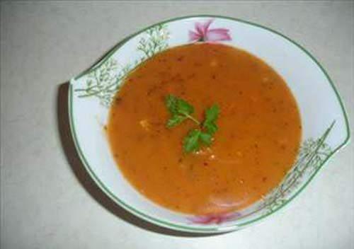 Tarhana orbas: Geleneksel lezzetlerimizden tarhana, hem besleyici zellii hem de ierdii protein, vitamin ve minerallerle salk deposu. Bitkisel ve hayvansal hammaddelerin birlikte ilenmesi ile elde edilen, sindirimi kolay, besleyici deeri yksek, itah ac ve barsak florasn dzenleyici zellikleri olan bu rnmzn zgn nitelikleri korunmal. Hijyenik artlarda retilen tarhana tketiminin artmas gerekiyor. Besleyici bileimi yannda, itah ac zellii ile, bebek ve ocuklara, nekahat dnemindeki hastalarla, halsiz ve zayf insanlara g kazandrc, iyiletirici ve besleyici olarak da tarhana veriliyor.