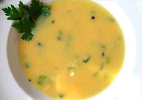 Balk orbas: Haftada en az iki kez balk yiyorsanz, salnz koruyorsunuz demektir. Yaplan aratrmalar dzenli olarak balk yemenin fiziksel ve ruhsal salmza iyi geldiini gsteriyor. Kalp hastaln ve felci nler. Balklarn hepsi yararldr, fakat kalbi koruyan omega-3 ya bakmndan somon, ton, sardalya, ringa, alabalk, morina, uskumru, kefal ve barbunya balklar daha zengindir. Kolesterol metabolizmasn ayarlar. Balkta bol miktarda bulunan Omega-3, damar geniletici, agregasyon nleyici etkisi vardr. Bu zelliklerinden dolay kalp ve damar hastalklarna kar korunma salar. Kemikler iin yararldr.