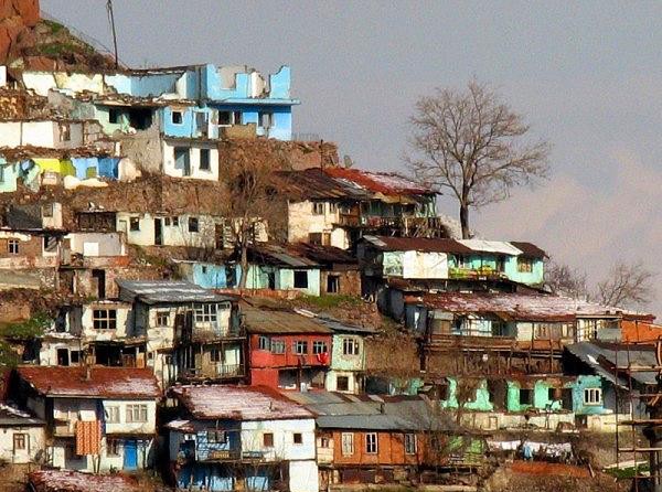 Gecekondular, Trkiye'de ilk kez 1945 ylnda grld