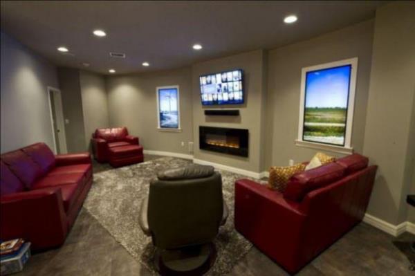 felaket senaryolarndan paranoya derecesinde endie eden insanlarn dahi 9 feet kalnlnda ve 53 metre yer altna uzanan elik ve beton duvarlar ierisinde kendilerini gvende hissettiklerini sylyor.