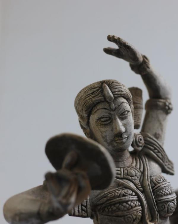 Uluslararas ne sahip ustalarn katld yarmalarda ikolata ve yadan objeler yaparak dikkatleri zerlerine ektiklerini vurgulayan Keskin, "Her yl katldmz yarmalarda ikolata ve ya dalnda farkl bir aray iine girdik.