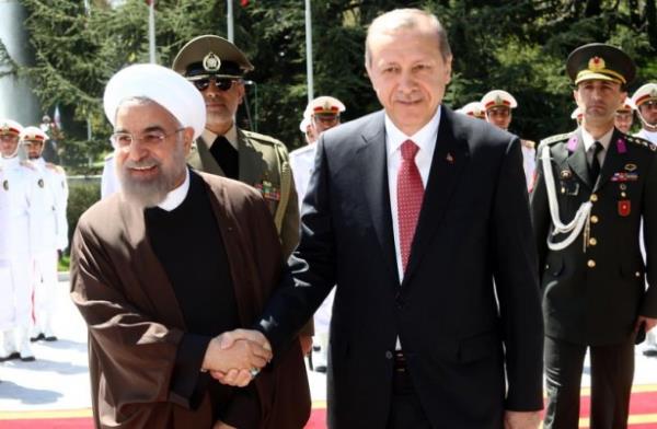 Cumhurbakan Recep Tayyip Erdoan, ran'a gerekletirdii gnbirlik resmi ziyaret kapsamnda, ran slam Cumhuriyeti Cumhurbakan Hasan Ruhani tarafndan askeri trenle karland.