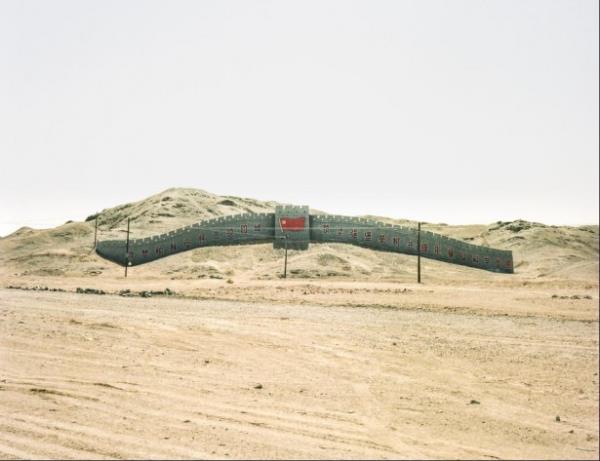 Fotoraf Fan Shi San, 6 bin km'lik in Seddi'nin grmediimiz ksmnn iler acs halini fotoraflam.