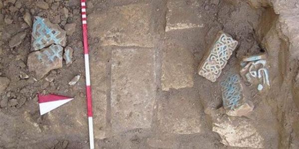 "Bu almalarn sonucunda oluturulan ilk bilim kurulu mezar yerinin aratrlmas iin grevlendirildi. Bu kapsamda, alann haritalama ve jeofizik almas yapld."