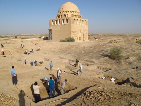 RUS BLM ADAMLARI DA ALPARSLAN'IN MEZARINI ARAMI