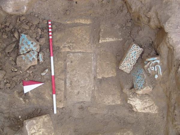 Prof. Dr. Eravar, Seluklularn Merv'i fethettiinde Gavur Kale ve Beni Mahan Cuma Camisi'nin bulunduu blgenin terk edildiini ifade ederek, szlerini yle srdrd: