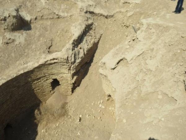 Trkmenistan'n Merv kentindeki Seluklu Sultan Alparslan'n trbesini ortaya karmaya ynelik yrtlen kaz almalarnn e bakanlarndan Seluk niversitesi Edebiyat Fakltesi retim yesi Prof. Dr. Osman Eravar, aklamalarda bulundu.