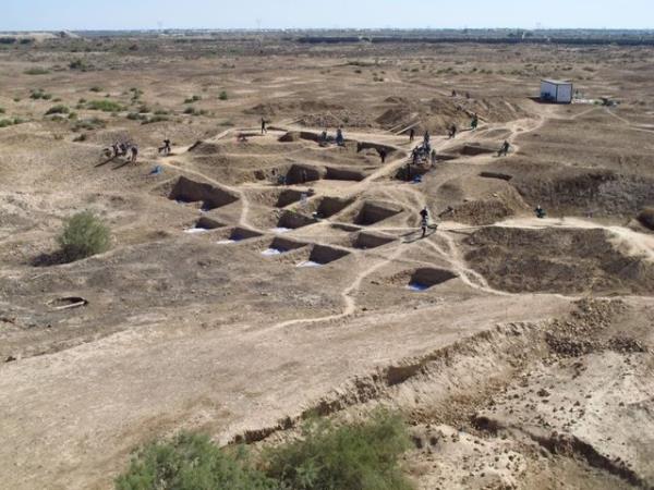 "nk Merv'de  tane Cuma Cami'si olduu biliniyor. Bunlardan birisi Beni Mahan Cuma Camisi, dieri Mescid-i Atik ve bir dieri de Macan Cuma Cami'sidir."