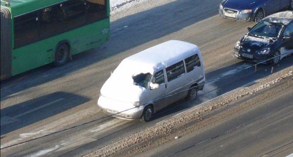 Minibs ofr sadece kendi nndeki karlar temizledi.