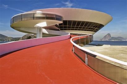 Oscar Niemeyer Mzesi &#8211; Brezilya: Curitiba ehrinde ina edilen mze, Breziya&#8217;nn bakenti Brasilia&#8217;nn kuruluundaki mimar olarak adlandrlan Oscar Niemeyer&#8217;in eseridir.