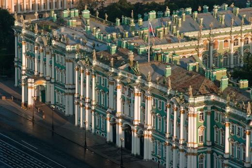 K Saray &#8211; Rusya: inde nemli koleksiyonlara ev sahiplii yapan Hermitage Mzesini de bulunduran bu saray, klk saray olarak Katerina tarafndan St. Petersburg&#8217;da yaptrlmtr.