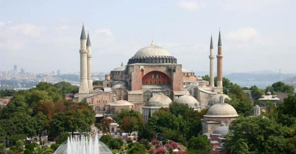 Ayasofya Mzesi ( Cami ) &#8211; Trkiye: M.S. 6. yzylda toplam 5 yllk ksa bir srede ina edilen Ayasofya, dnemin en byk kilisesi olarak bilinmektedir. 56 metre yksekliinde ve 31 metre geniliinde muhteem bir kubbesi olan yap, stanbul&#8217;un fethinden sonra Osmanl dneminde cami olarak, 1932 ylndan bu yana da mze olarak hizmet vermektedir