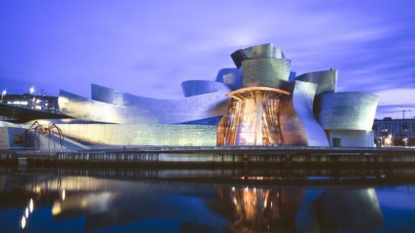 Guggenheim Mzesi &#8211; spanya: Bir sanat mzesi olarak yaplan bu yap, spanya&#8217;nn Bilbao ehrinde bulunmaktadr. Kurdela eklinde yzlerce metre titanyum kaplamalaryla zgn bir yap olarak olduka gzel&#8230;