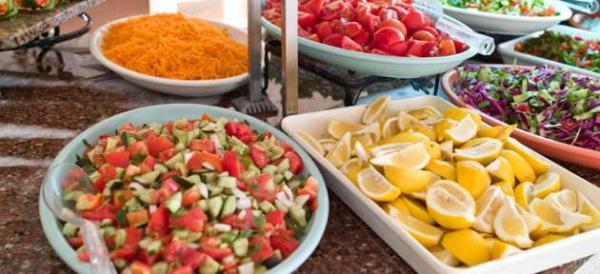 Kova Burcu iin Diyet ve beslenme nerisi  <br>  Gnlk beslenme programnzda D vitamini ieren ve kilo vermeyi hzlandran mantar, diyabeti nleyen karabuday, salatalk, su teresi, avokado, muz, armut, karpuz, fasulye gibi faydal besinlerin olmas gerekir. Ayrca, ekerli yiyeceklerden uzak durmanzda fayda var.