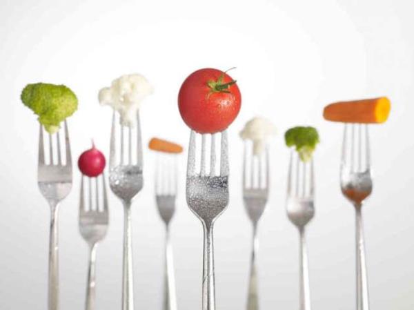 kizler Burcu iin Diyet ve beslenme nerisi  <br>  Gnlk beslenme programnzda mutlaka portakal, armut, eftali, domates, krmz et ve kuru erik gibi besinler olmaldr. Ayrca, salnz korumak iin st rnleri tketmelisiniz