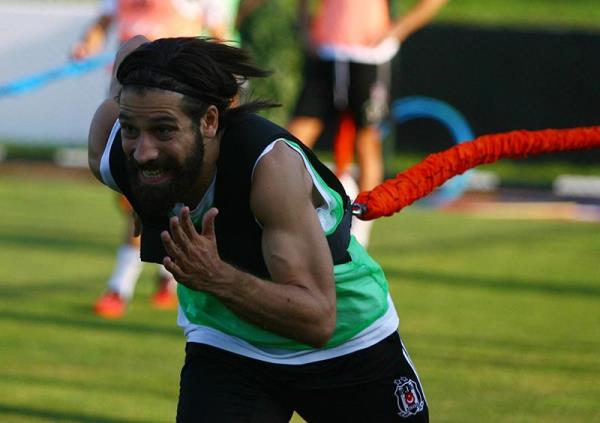 BEKTA    <br>Olcay ahan---------------> Fortuna Dsseldorf* (1993-2001)    <br>  * Alman futbol kulb