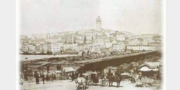 76 yanda hayata gzlerini kapayan Sultan Abdlhamidin cenazesi, 11 ubat 1918 Pazartesi gn Beylerbeyi Sarayndan Topkap Sarayna getirilmeden evvel, ailesi ve yaknlar tekrar odasna girip son hrmeti ve ved yaptlar...