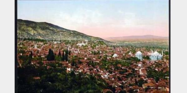 Pencerelerden sarkan kadnlar, 'Bizi doyuran padiahm, bizi brakp nereye gidiyorsun?' diye alyorlard...