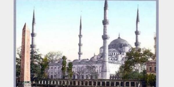 Sonunda Sultan Abdlhamidin cenazesi dualar, tekbirler eliinde dedesi Sultan 2. Mahmud iin in edilen ve amcas Sultan Abdlazizin de medfun bulunduu trbeye 'Allah! Allah!' nidalaryla getirildi ve hrmetle kabre indirilip defnedildi...