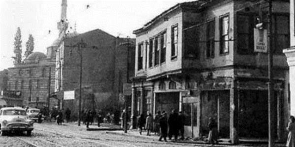 Muayene esnasnda ehzade bid Efendinin mahzun bir hlde karsnda durduunu gren Abdlhamid, 'Alama olum. yiyim, zlme.' diyerek onu teskin etti...