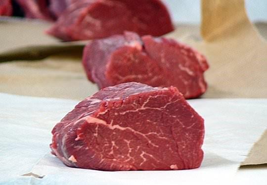Aldnz et koyu renkte, ar lifli yapda ve sert ise bu etten at eti ya da eek eti olarak phe edebilirsiniz.