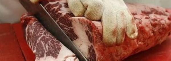 At etinin stnde yer alan ok fazla sar renk dana etinden farkl grnmesine neden olur.