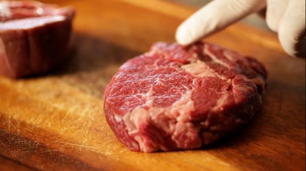 Aldnz etin ar derecede koyu bir renkte olmasndan kanmanzda fayda var.