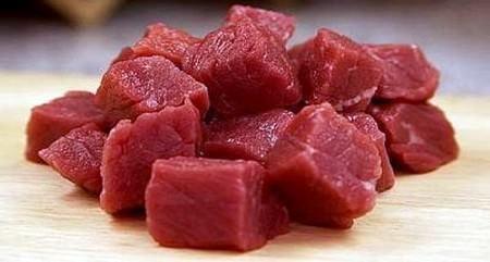 &#8211;At eti tam olarak krmz renge sahip olmamakla birlikte koyu kahverengi renge sahiptir. At eti ciere benzeyen bir grntye muktedirdir.