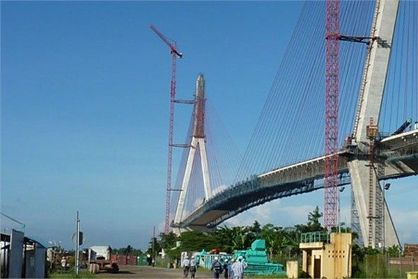 Vietnam'da dnyann en uzun onikinci rma Mekong Nehri zerine kurulu olan Can Tho Kprs'nn toplam uzunluu 15,7 km.