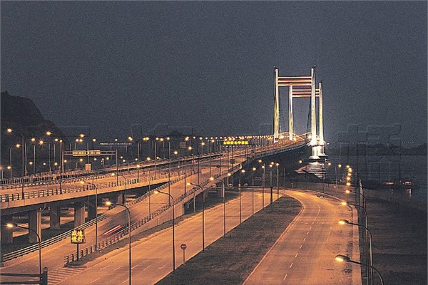 Dnyann en uzun kprlerinin yer ald in bu konuda ABD'nin en byk rakibi. Yine in'de yer alan Donghai Kprs toplamda 32,5 kilometre uzunlua sahip.