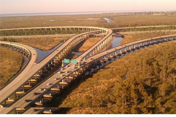 ABD Louisiana'da yer alan Bonnet Carre Spillway kprs toplamda 16 km uzunluunda.