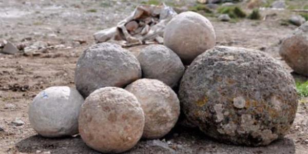 Merkez Seluklu ilesi snrlarnda bulunan Helenistik, Roma, Bizans, Seluklu, Karamanoullar ve Osmanl'ya kadar binlerce yldr birok medeniyetin izlerini tayan dadaki Gevele Kalesi'nde yrtlen kazlarda nemli bulgulara ulald.