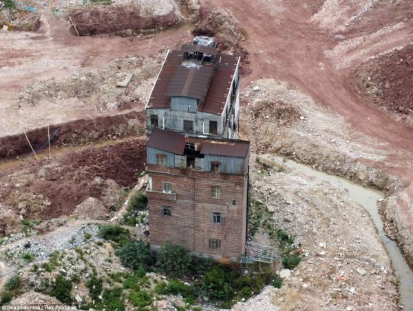 Fakat denen tazminat miktarndan memnun olmayan birka hane sahibi ykma kar kt.