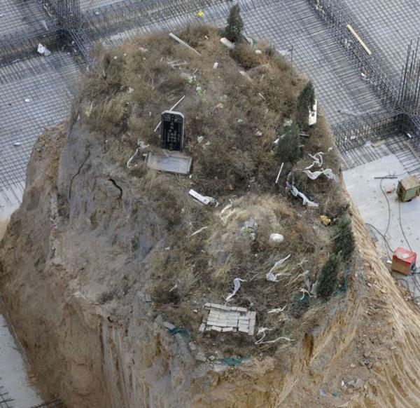 Mezarn, len kiinin ailesi izin vermedii iin yklamad renildi.