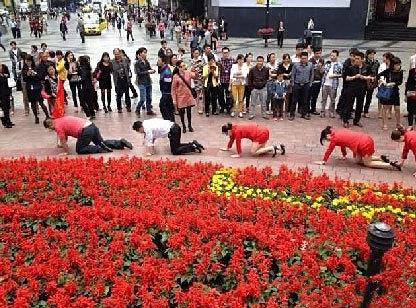 alanlara ynelik yaplan muamelenin kabul edilemez olduu, insan onurunu yerlere drd savunuldu.