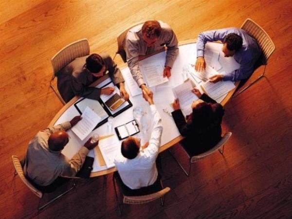 Bir ii 5 yl boyunca masasndan kalkmyor.