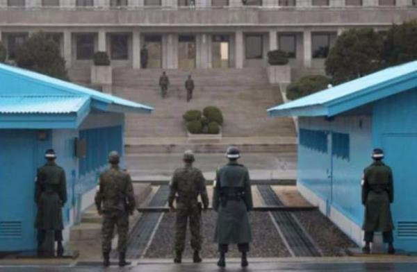 Kuzey Kore - Gney Kore<br>     Fotorafta grlen Birlemi Gvenlik Alan ayn zamanda Kore'nin tek ordudan arndrlm blgesi ve muhtemelen iki yakann birbirinin yzne bakt tek yer.