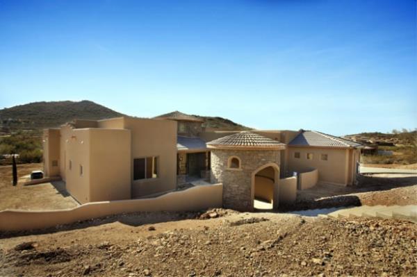 Kim demi lde hayat yok diye. Arabistan'da ln ortasna yaplan bu villa grenleri akna eviriyor. i ve dyla insanlarn gzlerini zerinden ayramad bu tasarm ln ortasnda bulunuyor.