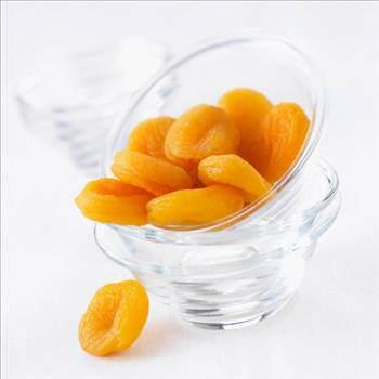 Ayrca kays, sivilce ve siyah noktalar iin de vazgeilmezlerin banda geliyor. Uzmanlar, taptaze, prl prl ve przsz bir cilt iin kays tketip kays ile yaplan cilt bakm krlerini ve gzellik maskelerini