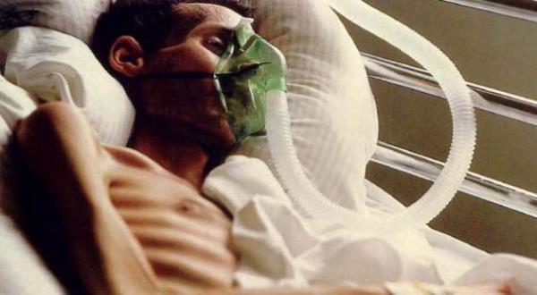 Son iki ylda hzla yaylan ve gnmzde insanln korkulu ryas haline gelen Ebola yznden Uluslararas Salk rgt'nn rakamlarna bu gne kadar 4 bin 493 insan yaamn yitirdi ve 8 bin 997 kiiye bu hastalk bulat.  Buna ramen Focus dergisinde yer alan bir habere gre, Ebola Dnya'nn en tehlikeli ilk on hastal listesinde yer almyor. Listede insanlar en ok korkmas gereken Dnya'nn en tehlikeli ilk on iki hastal srasyla unlar: