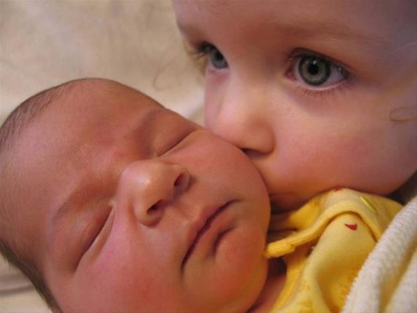 Aileye yeni bir birey katlmas tm aile fertleri gibi kk ocuklar iin de duygu dolu, unutulmayacak bir an.