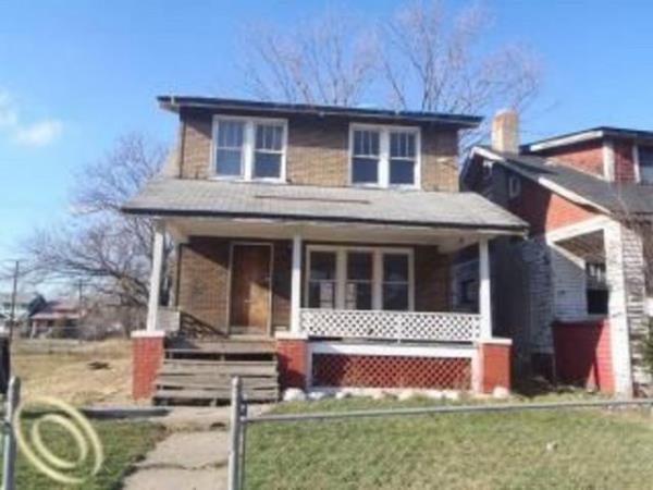 1925 ylnda kalma bu ev de Roselawn Street zerinde yer alyor. Evde 3 yatak odas ve bir banyo var...