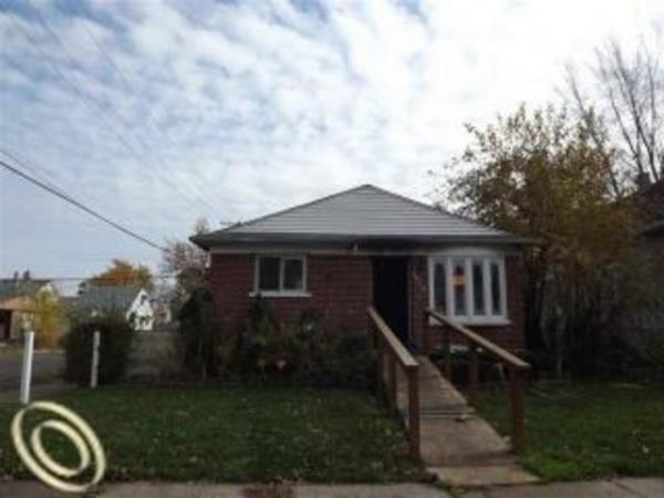 Caldwell Caddesi'nde bulunan bu ev de 100 dolara alc bekliyor. 1961 ylnda ina edilen eski evde 3 oda, bir banyo yer alyor...