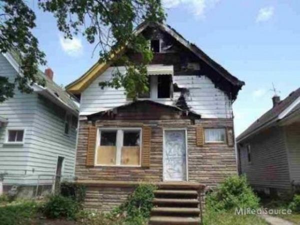 1916 ylnda ina edilmi bu evin fiyat 130 dolar. Terkedilmi sokaktaki evde 3 oda ve bir banyo bulunuyor...